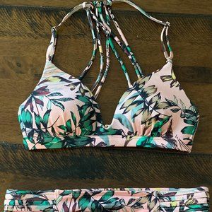 Athleta Aqualuxe Coral Tropical Bikini Top